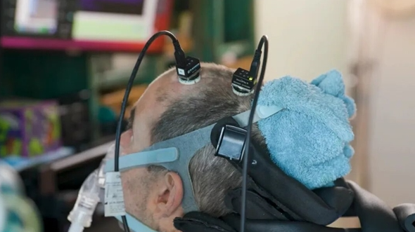 渐冻症患者靠脑机接口输出近200万单词，居家使用两年成全球首例