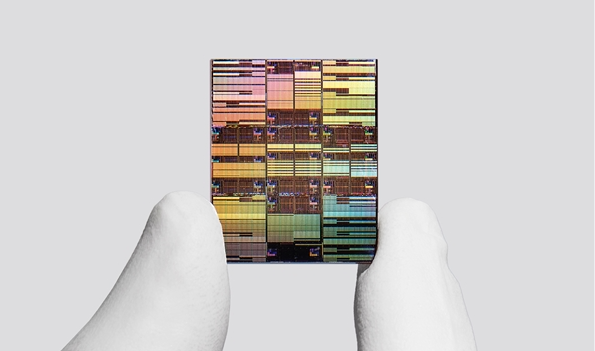 指甲盖大的芯片集成1000亿晶体管，IBM发布全球首款0.7nm芯片