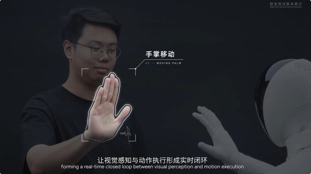 小鹏机器人升级,VLA预判6秒动作,反应快不卡顿